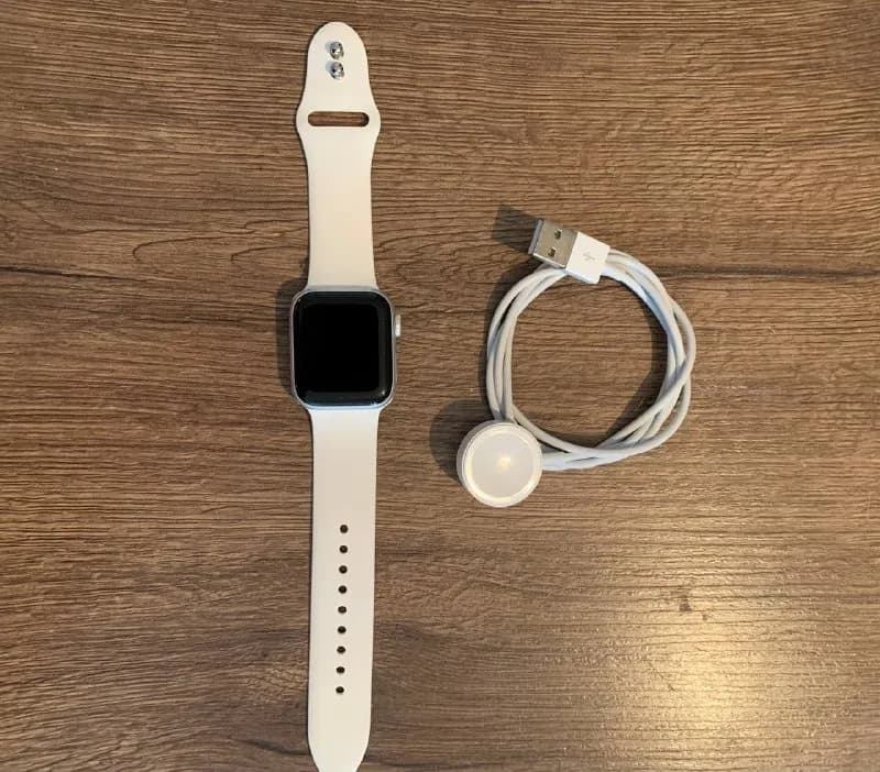 Apple Watch 4 40 mm и Apple Watch 3 38 mm — Тбилиси — 300 ₾