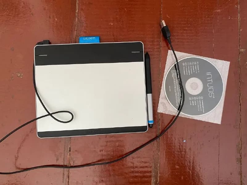 Wacom Intuos Pen and Touch Small Tablet. — Батуми — 180 ₾