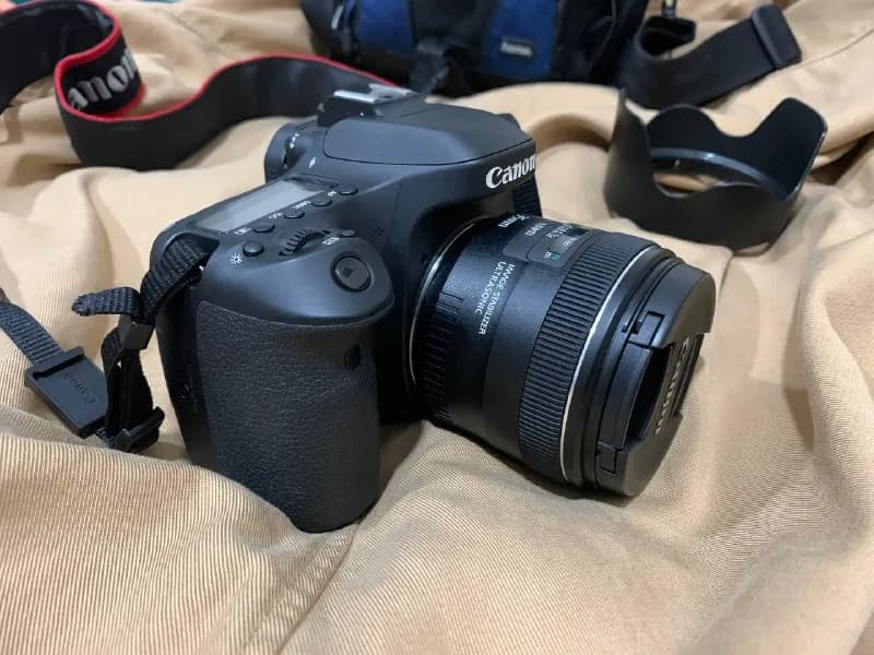 Canon 80d + Объектив Canon EF 35 mm f/2 IS USM + Сумка, бленда, чистящий набор. — Тбилиси — 7 000 $