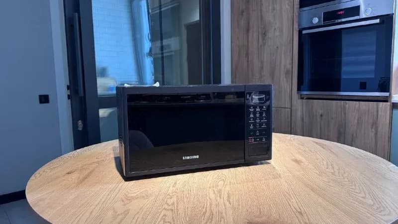 Samsung ms23j5133ak — Батуми — 250 ₾