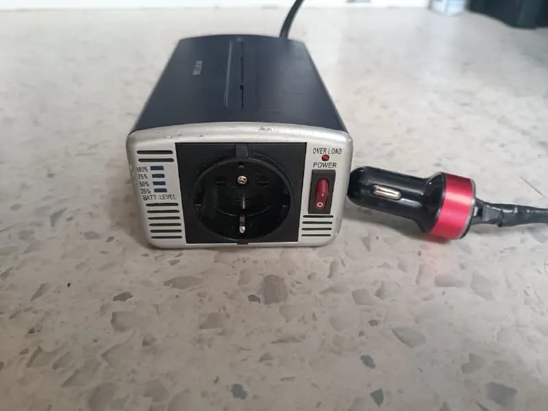 12W➡️220W в машину с защитой от перегрузок и индикатором заряда аккумулятора, 300Вт — Батуми — 60 ₾