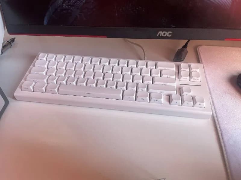 nubi nk 68 HE WHITE — Батуми — 250 ₾