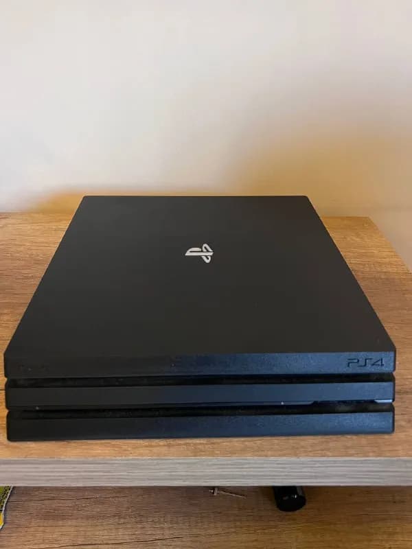 ps4pro 1tb, два джойстика, покупал в 2020 — Тбилиси