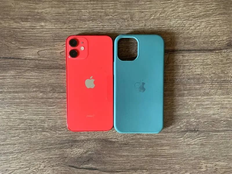 iPhone 12 mini 64 gb в идеальном состоянии, все работает, не вскрывался, АКБ 90% — Тбилиси — 1 290 ₾
