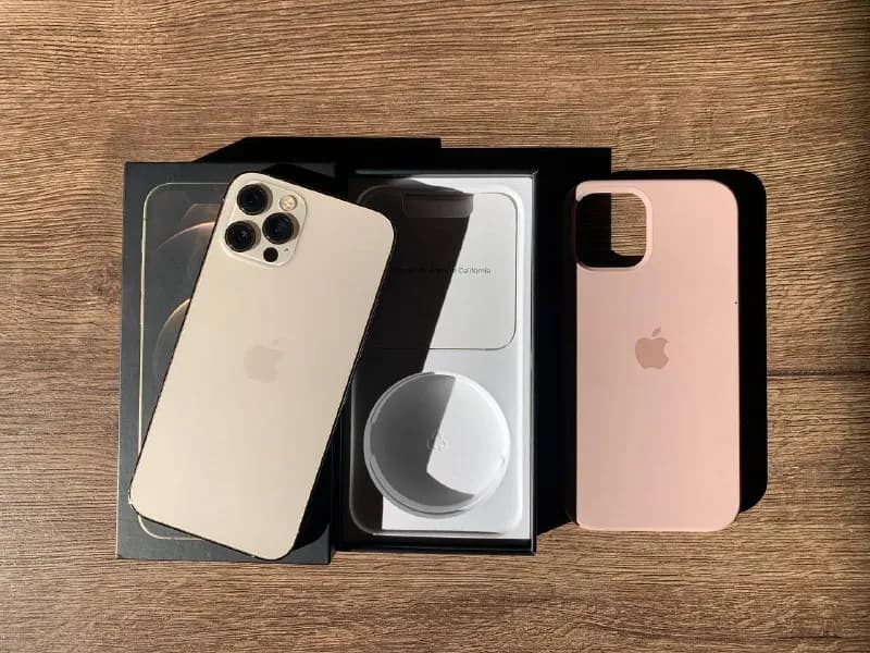 iPhone 12 Pro, в отличном состоянии, экран без царапин, все работает, телефон не вскрывался, бат — Тбилиси — 1 950 ₾