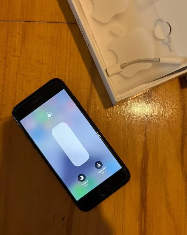 iPhone 7 32gb в отличном состоянии. Новый аккумулятор (100%) и новое защитное стекло — Тбилиси — 380 ₾