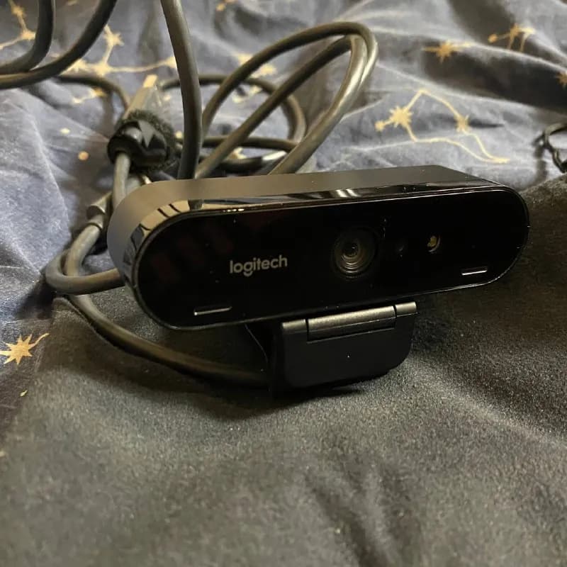 4K logitech brio (покупал в Тбилиси полгода назад за 1500, на маймаркете стоит 1800. Пользовался пар — Тбилиси — 500 ₾