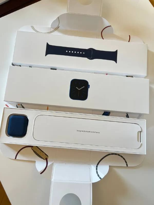 1) Apple Watch 6 40 mm — 650 лари — Тбилиси — 650 ₾