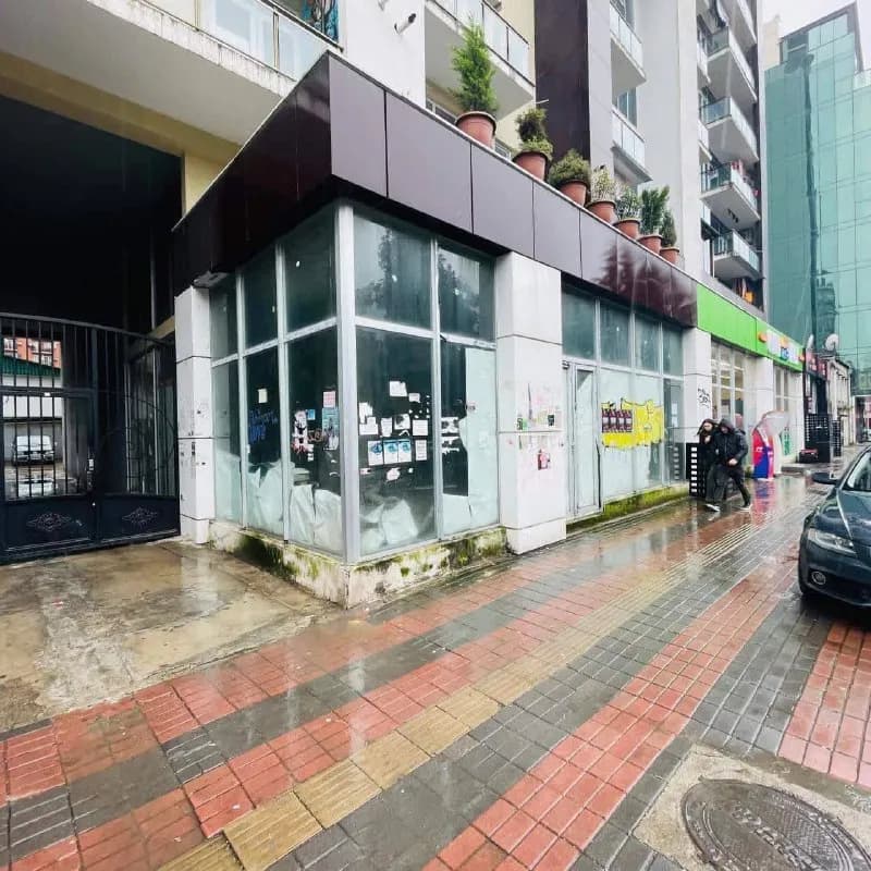 320 кв.м 2 этажа+веранда, подведено 3 фазы, ул. Горгасали 115, цена 3500$. Собственик [телефон] — Батуми — 3 500 $
