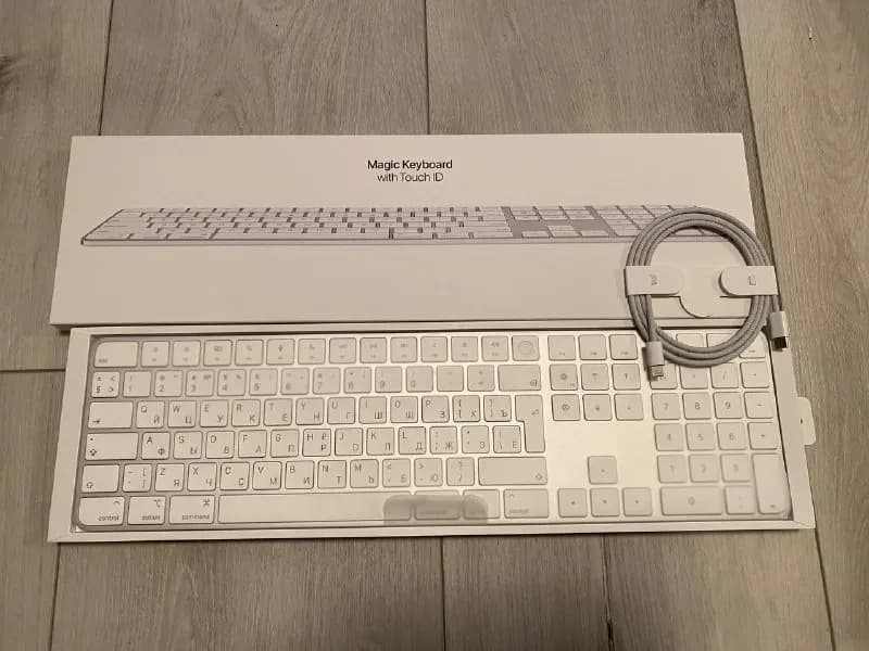 Apple Magic Keyboard c Touch ID MK2C3RS/A, в идеальном состоянии, в комплекте коробка и оригинальный — Тбилиси — 500 ₾
