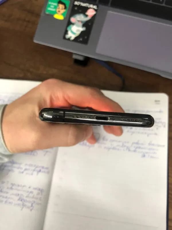 iPhone XS black. Идеальное состояние, перестала работать фронтальная камера. Ремонт в сервисе сказал — Тбилиси — 200 ₾