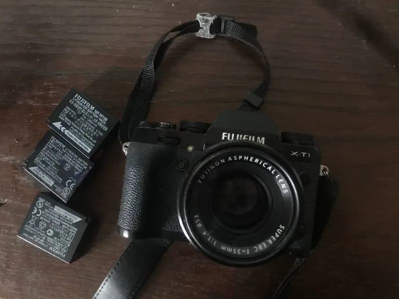 FujiFilm XT-1 with Fujinon XF 35 mm f/1.4 R X-Mount — Тбилиси — 1 000 $