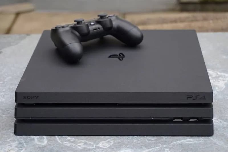 Sony PlayStation 4 pro на 1 терабайт + 2 джойстика за 790 лари) — Тбилиси — 790 ₾