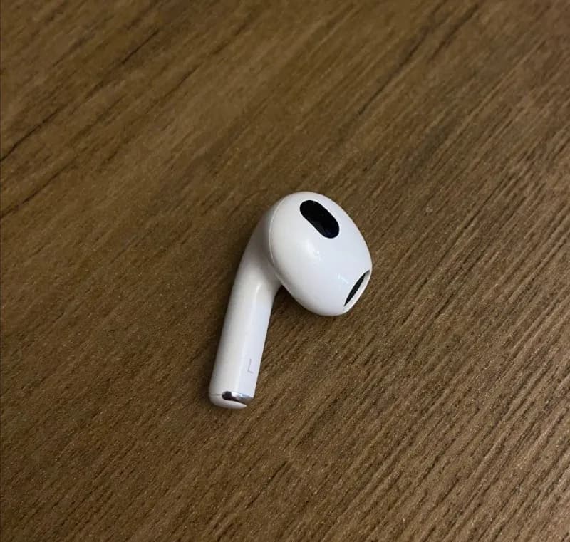 1 наушник AirPods 3 (L), потерял остатки. 100 лари — Тбилиси — 100 ₾
