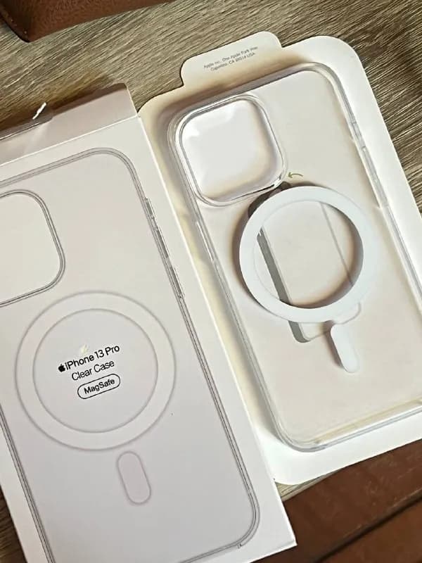 MagSafe для iPhone 13Pro, абсолютно новый, куплен в iSpace, в использовании не был — Тбилиси — 100 ₾