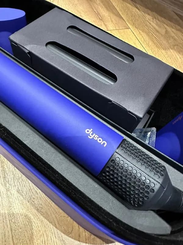 Dyson styler, оригинальные, новые, не вскрытие, на гарантии, с европейской вилкой, доставка по городу бес — Тбилиси — 2 350 ₾