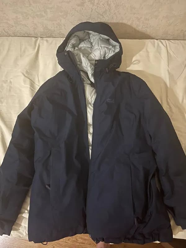 Jack Wolfskin. Покупался в фирменном магазине за 350$ прошлой зимой. Отдаю за 100$ или эквивалент в — Тбилиси — 350 ₾