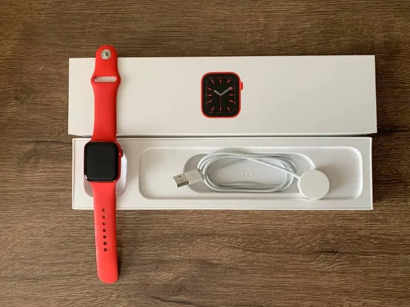 Apple Watch 6 40 mm red — Тбилиси — 650 ₾