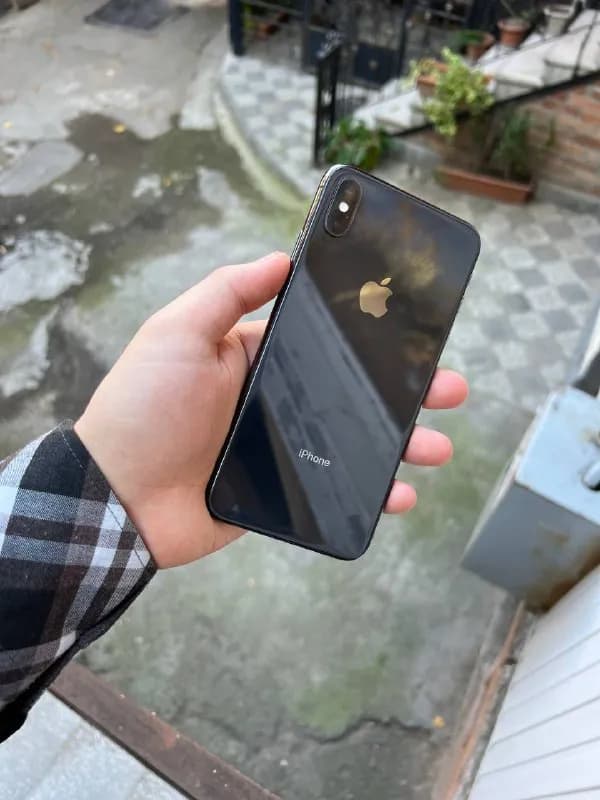 iPhone XS Max 64Gb sim free в хорошем состоянии. Тру тон фейс айди все работает. Никаких проблем. Ба — Тбилиси — 750 ₾