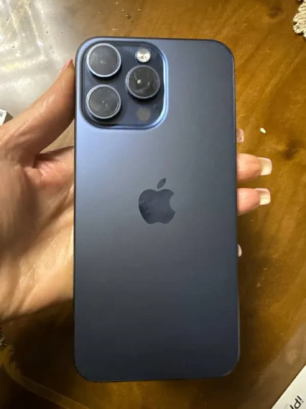 iPhone 15 pro max, 256 gb, 88% bh, есим. Есть коробка, квбель и чехол. Цена 1750 лари — Тбилиси — 1 750 ₾