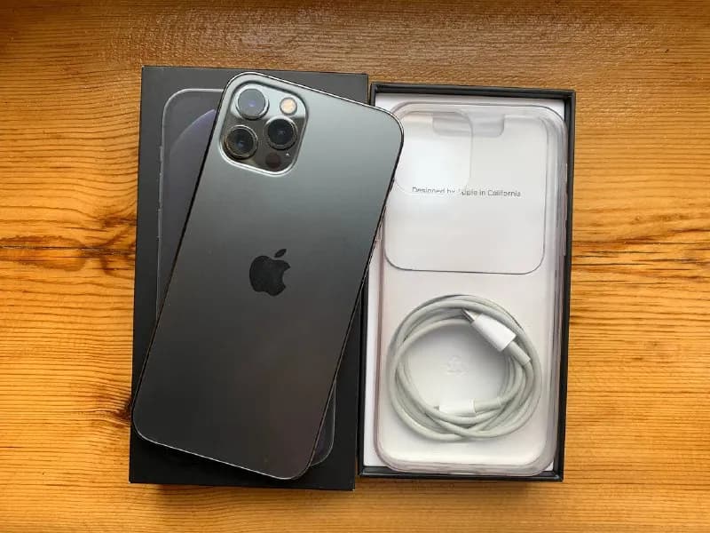 iPhone 12 Pro 128 гб, в идеальном состоянии, как новый, без царапин, носился всегда в чехле и с б — Тбилиси — 1 900 ₾