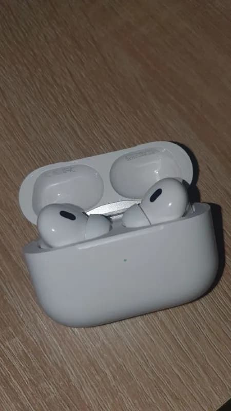 AirPods Pro 2, шумоподавление работает в 3-х режимах, звук отличный, басс глубокий, цена 100 лари, в — Тбилиси — 100 ₾