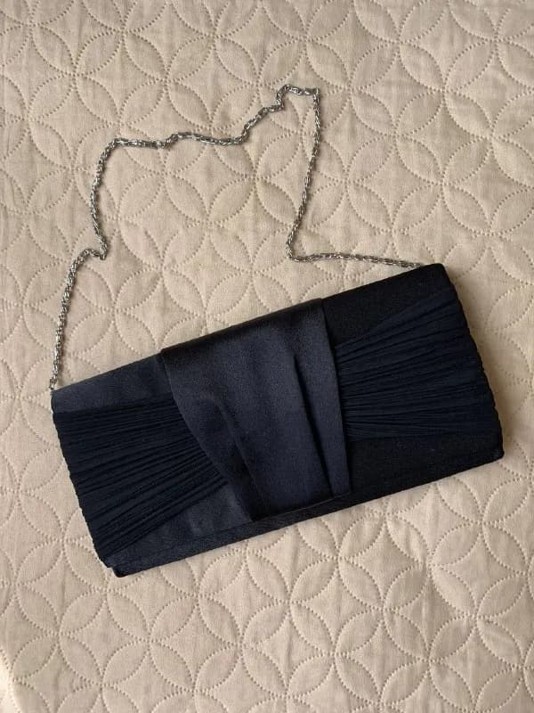Accessorize, был взят 1 раз по маршруту такси- ресторан-такси и лежит без дела, новенький. этикетки — Тбилиси — 20 ₾