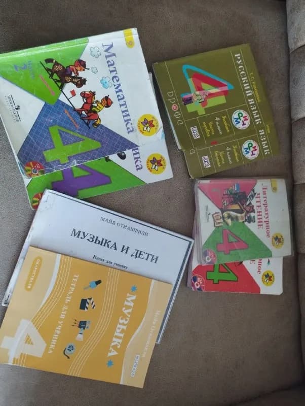 4 класс русский сектор по 10 лари — Батуми — 10 ₾