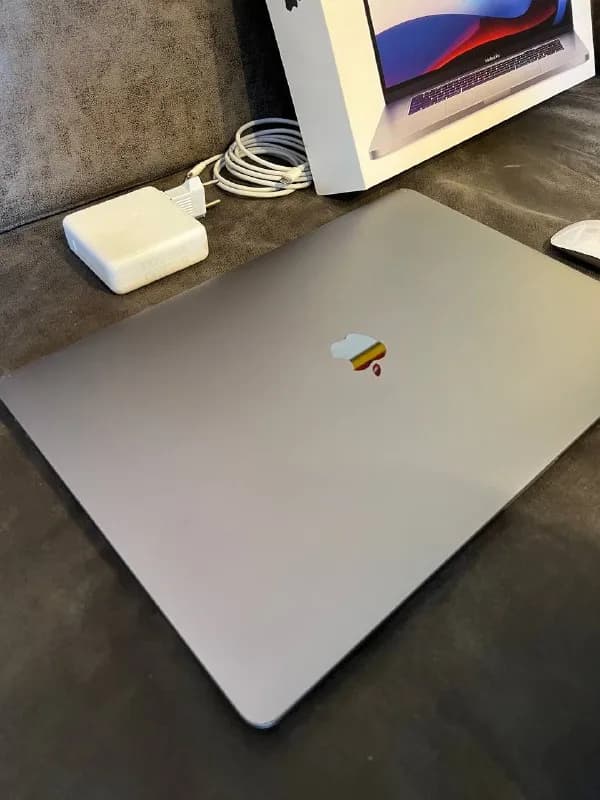 MacBook Pro Touchbar 2019 года экран 16,1 дюйм! Ретина экран с самым лучшим разрешением и Самый боль — Тбилиси — 3 800 ₾