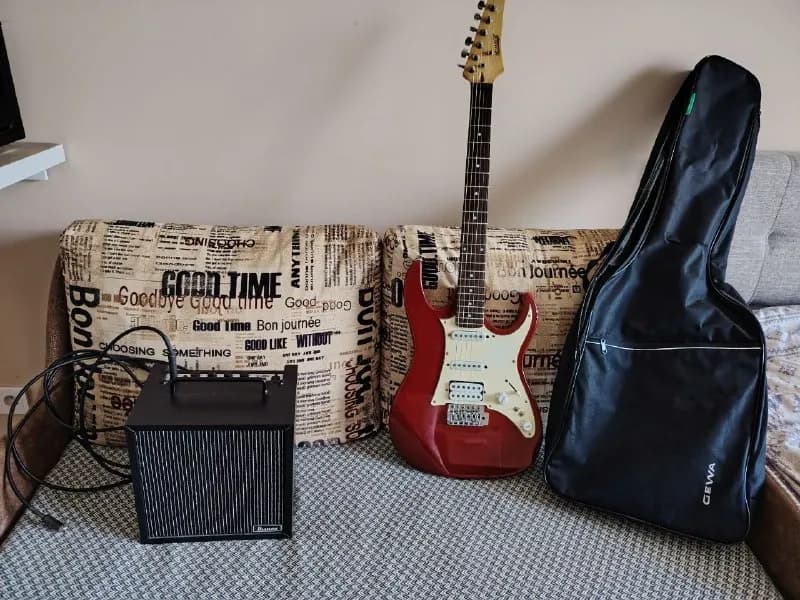 Homage с чехлом, комбик Ibanez и 2 шнура к нему. — Батуми — 500 ₾