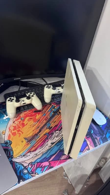 PS4 slim, белая. — Батуми — 450 ₾