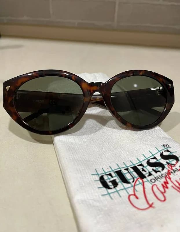 1. Солнцезащитные очки Guess, новые. Заказывала онлайн, не подошли. Сейчас вам кажется, что они вам — Тбилиси — 70 ₾