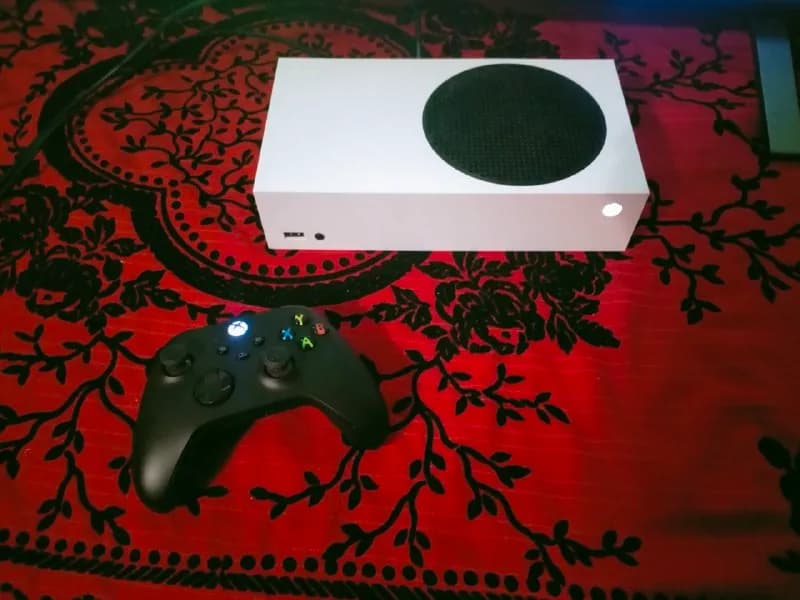 Xbox Series S 512 GB в идеальном состоянии, с коробкой и всеми документами.Покупался в конце августа — Тбилиси — 700 ₾