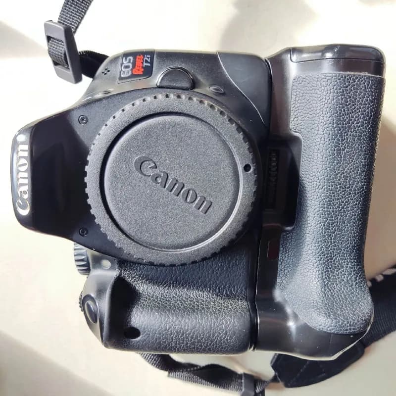 Canon 550d. Батарейная ручка с 1 элементом, 200 лари — Тбилиси — 200 ₾