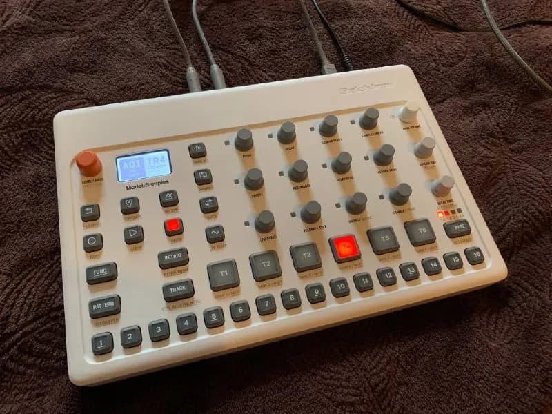 Elektron: Model Samples — Тбилиси