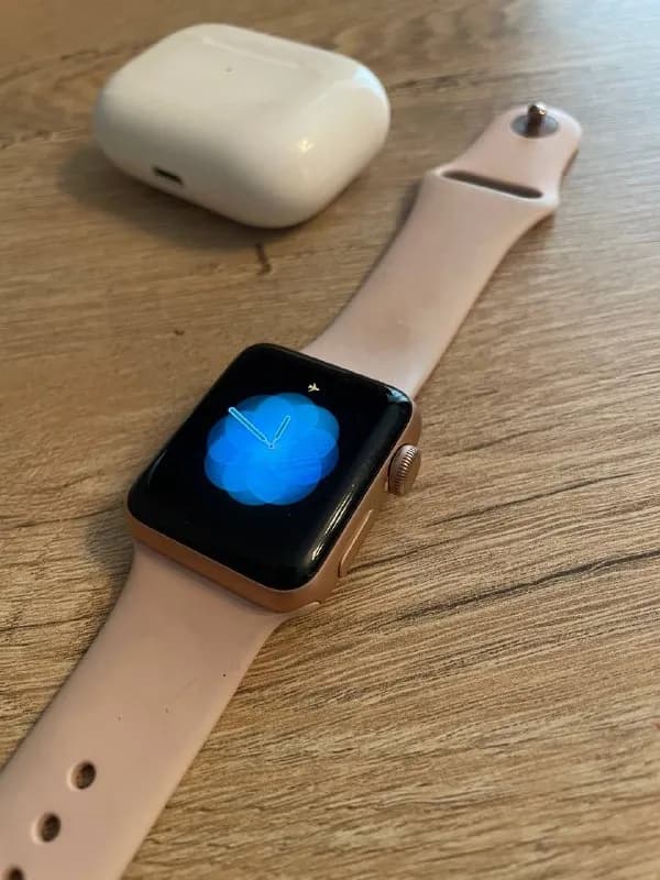 Apple Watch 3, 38 mm, цвет Розовое золото — Тбилиси — 250 ₾