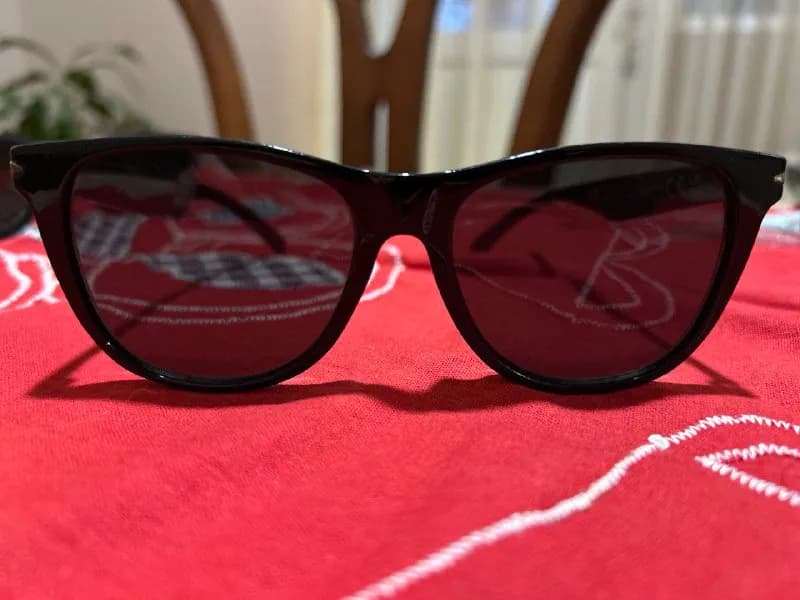 H/M и ray- ban), коричневые, по 15 лари за шт — Батуми — 15 ₾