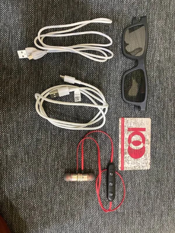 1) Наушники Bluetooth — 10 лари — Тбилиси — 10 ₾