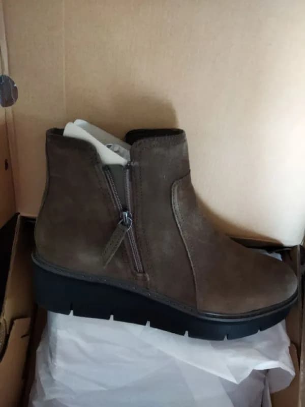 Clarks. Натуральная замша, демисезонные. — Тбилиси — 40 ₾