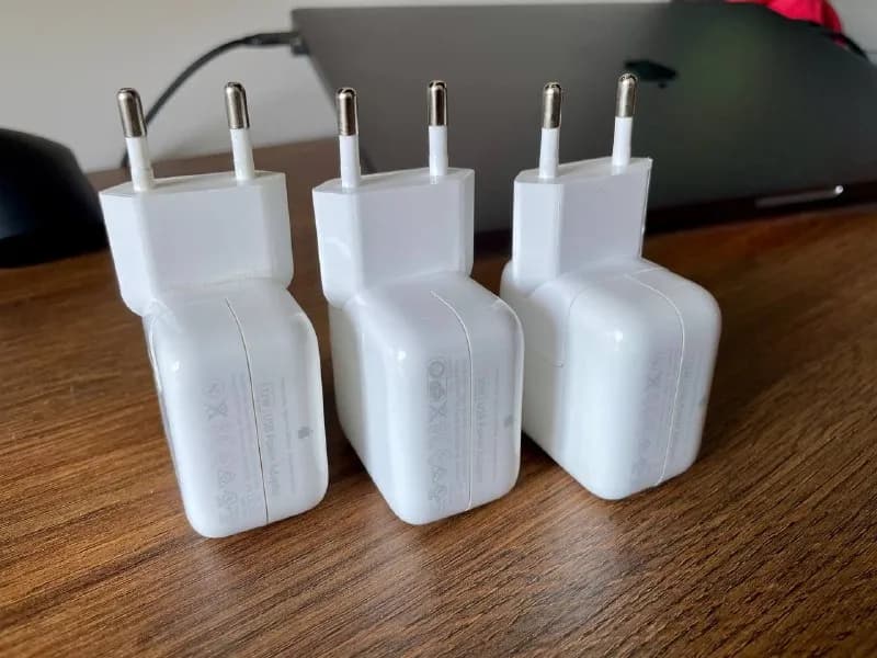 Apple USB Power Adapter. (12W и 10W). — Батуми — 70 ₾