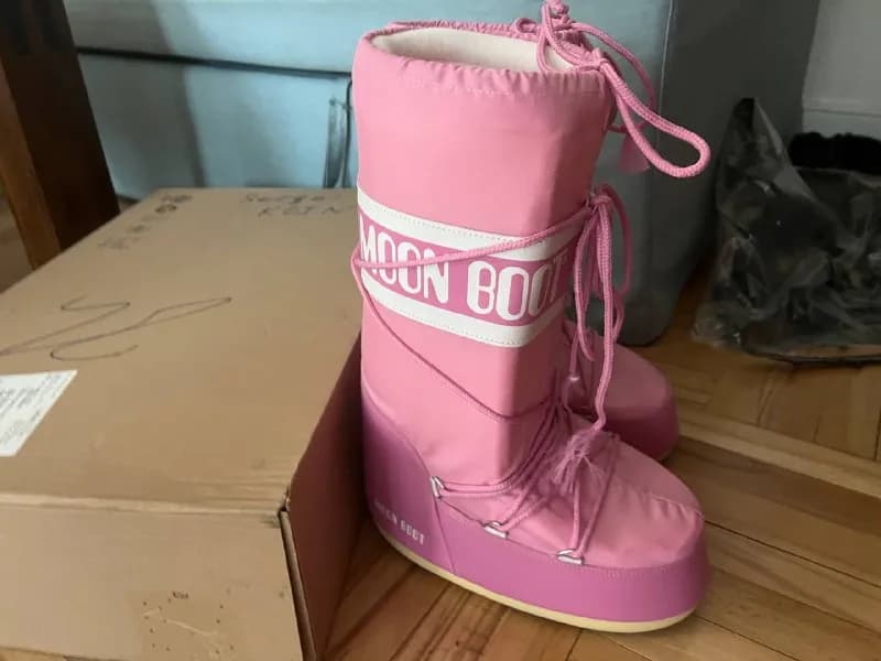 Moon Boots 39-41 уникальный цвет (этот размер и цвет дороже чем обычный розовый или другие цвета. — Тбилиси