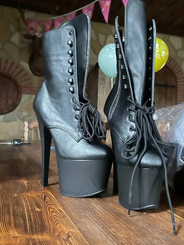 pleaser, двойки 6US (примерно 35рус \ 36eur размер). Не подошел размер. — Тбилиси — 330 ₾