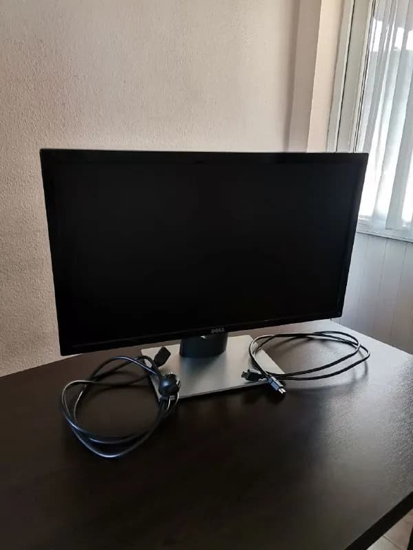 1. 2 монитора 23.6» DELL SE2417HG, разрешение 1920×1080 (фоткала один, но продаю 2 абсолютно одинако — Тбилиси — 400 ₾