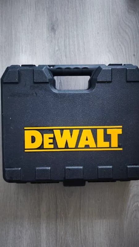 1. шуруповёрт DeWALT 18v XR Lithium. Полный комплект: зарядное устройство+ 2 акб. — Батуми — 250 ₾