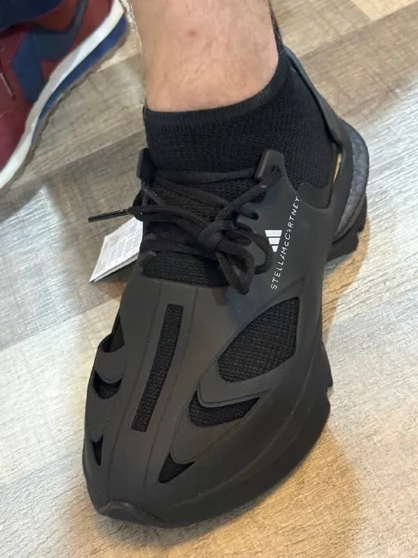 Pradaitca addidas by Stella Mccartney sovsem novi, ne padashol razmer.chistoe 41. Cena 220 lari — Батуми — 220 ₾