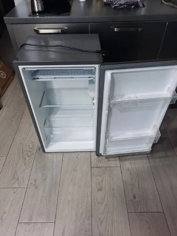1. Холодильник Hisense RS12DR, состояние нового, продаю тк купил большой. Габариты 84.5*47.5*44.5 см. — Батуми — 150 ₾