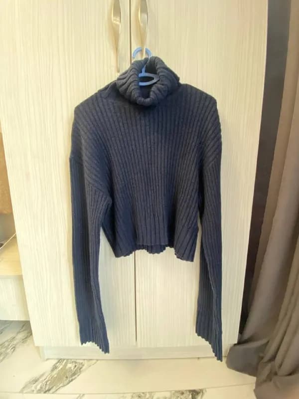 Zara, Bershka, Stradivarius, все по 5 лари, джинсовый корсет 10 лари (L) остальные размер S — Батуми — 5 ₾
