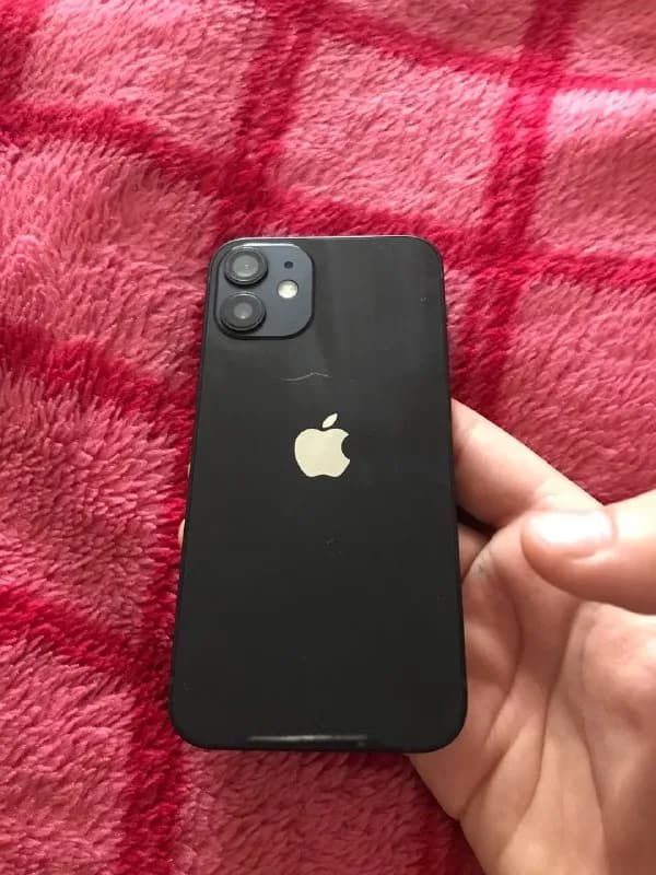 Iphone 12 mini есть маленький скол с зади — Батуми — 400 ₾