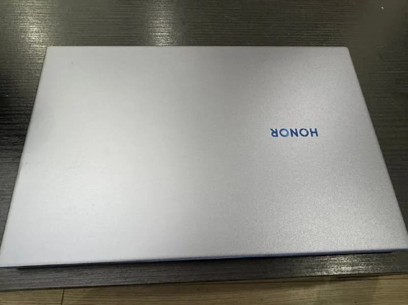 HONOR MagicBook 14 — Батуми — 550 ₾