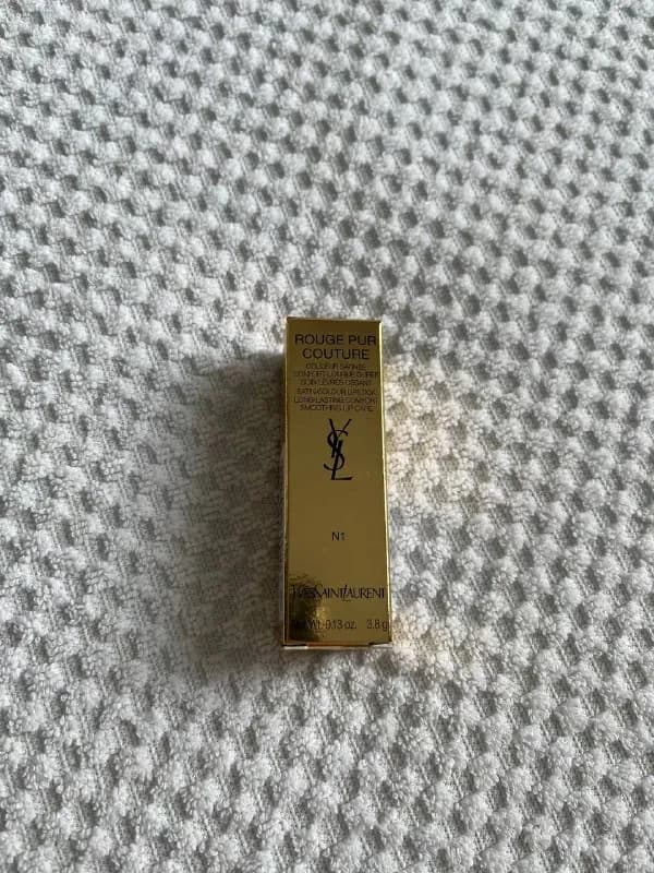 Yves Saint Laurent Rouge Pur Couture N1 beige trench, почти новая, минус пара затестов, не подошёл ц — Тбилиси — 100 ₾